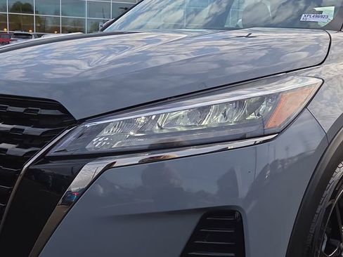 Used 2023 Nissan Kicks SR w/ SR Premium Package image 9