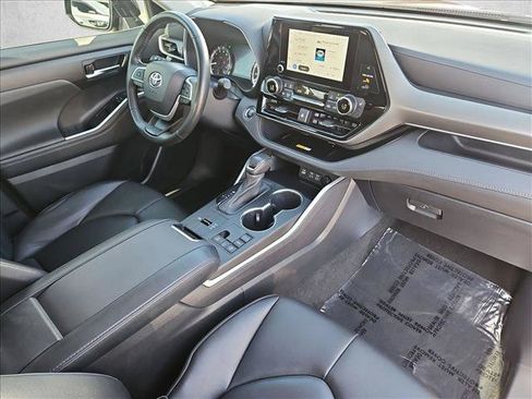 Used 2023 Toyota Highlander XLE FWD image 30