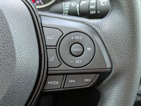 Used 2021 Toyota RAV4 XLE w/ Convenience Package FWD image 25