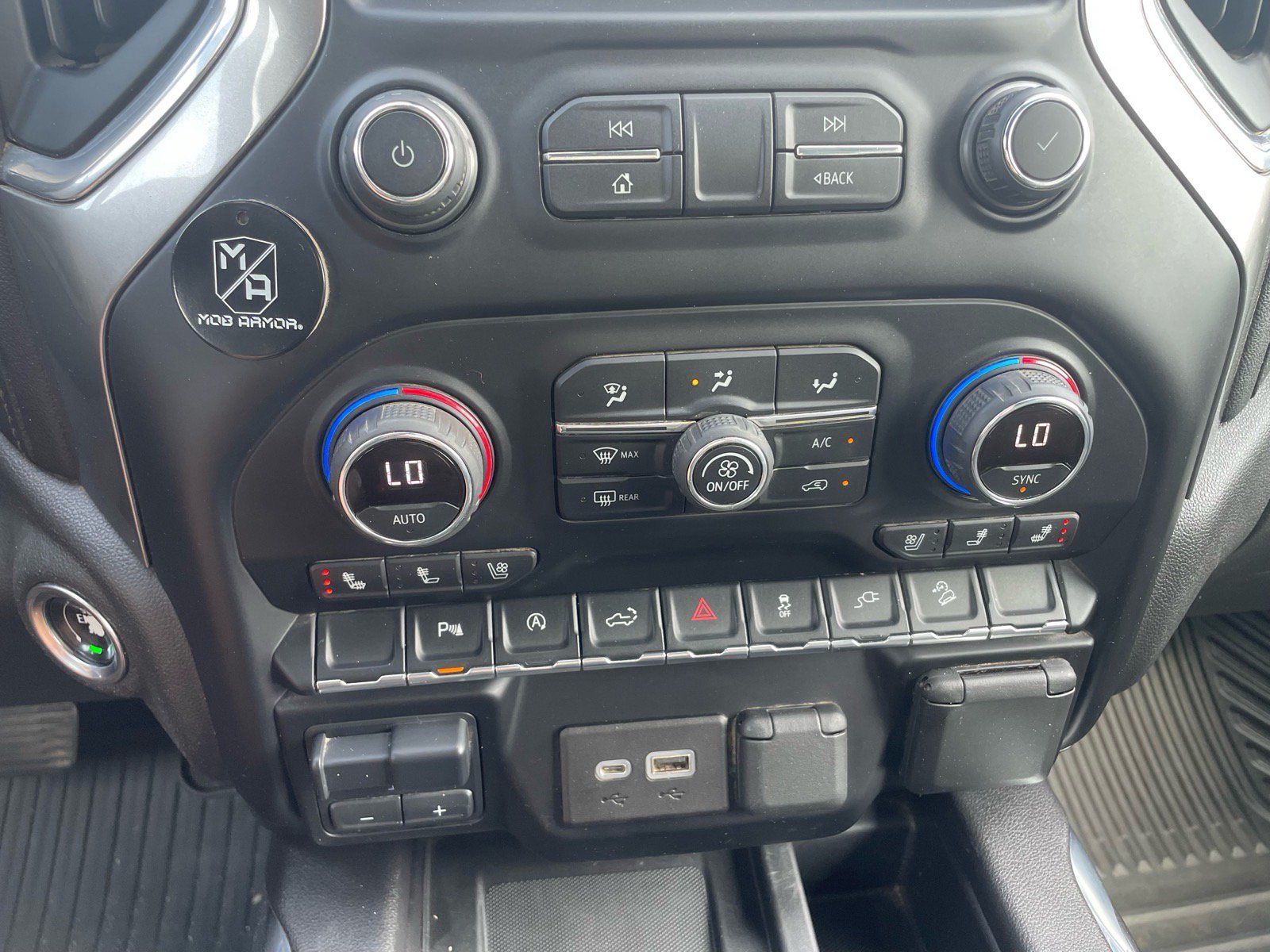 Used 2021 Chevrolet Silverado 1500 LTZ w/ LTZ Convenience Package II AWD/4WD image 11
