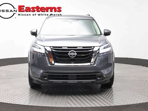 Used 2025 Nissan Pathfinder SV FWD image 2