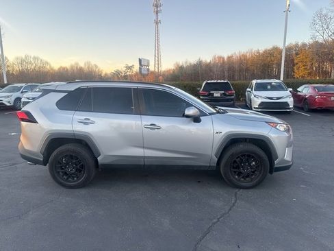 Used 2019 Toyota RAV4 XLE w/ Convenience Package image 5