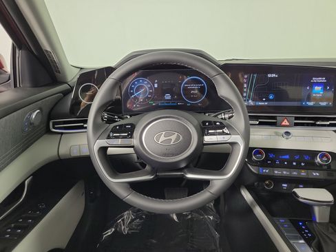 New 2025 Hyundai Elantra Limited image 11