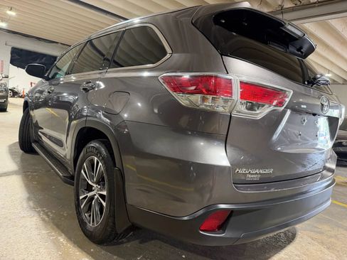 Used 2016 Toyota Highlander XLE AWD/4WD image 3