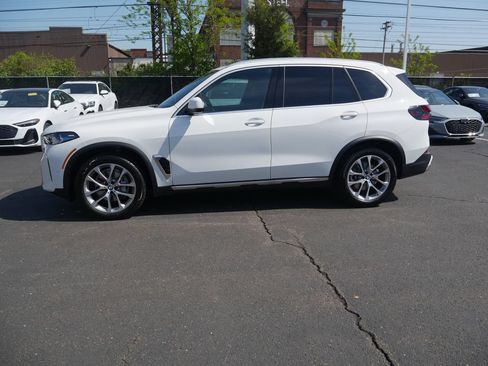 Used 2026 BMW X5 xDrive40i w/ Premium Package AWD/4WD image 2