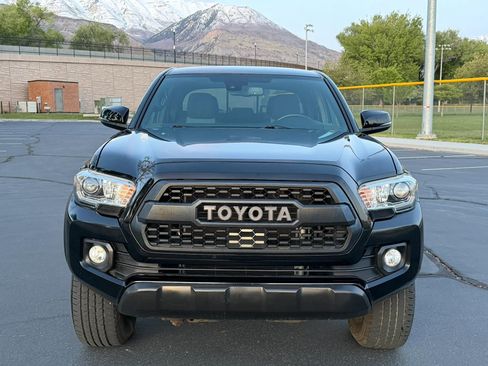 Used 2021 Toyota Tacoma TRD Off-Road w/ Technology Package AWD/4WD image 2