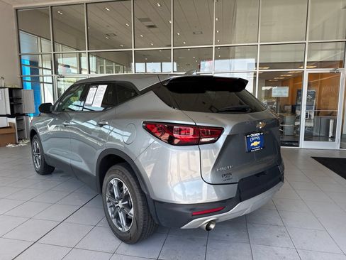 Used 2025 Chevrolet Blazer LT FWD image 9