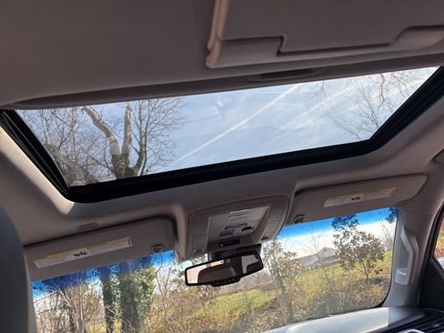 Used 2019 Chevrolet Suburban Premier image 10