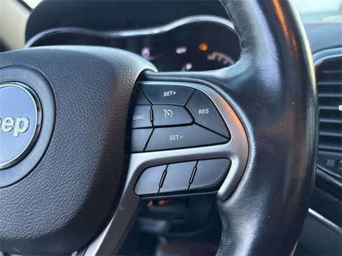 Used 2019 Jeep Grand Cherokee Limited image 19