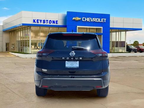 Used 2025 Nissan Rogue SV FWD image 6