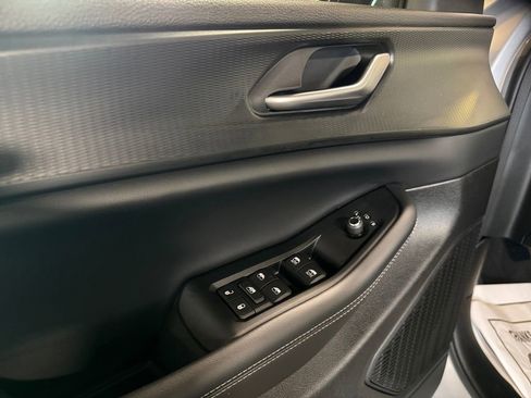 Used 2023 Jeep Grand Cherokee Altitude image 14