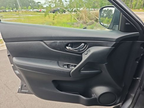 Used 2018 Nissan Rogue SV AWD/4WD image 28