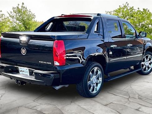 Used 2013 Cadillac Escalade EXT Premium image 2