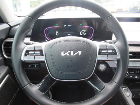 Used 2024 Kia Telluride EX w/ EX Captain's Chair Package FWD image 25