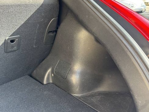 Used 2011 Nissan Juke SV FWD image 26