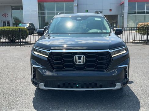Used 2025 Honda Pilot Elite image 2