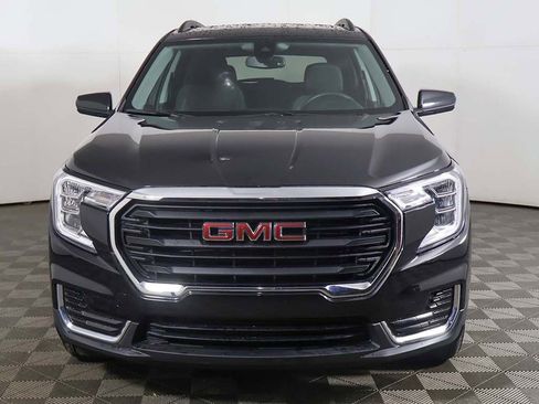 Used 2024 GMC Terrain SLE w/ Driver Convenience Package FWD image 11