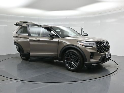 New 2026 Ford Explorer ST w/ Sun And Sound Package image 33