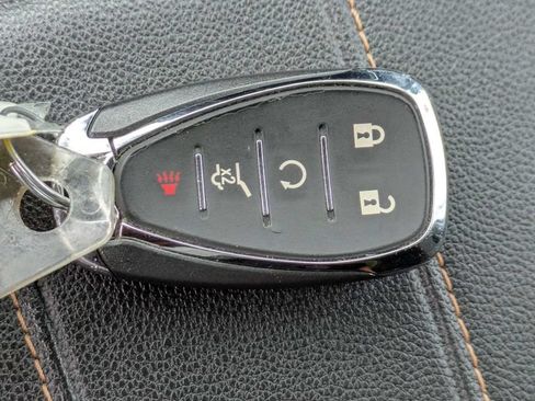 Used 2020 Chevrolet Traverse LT FWD image 30
