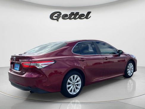 Used 2018 Toyota Camry LE FWD image 5