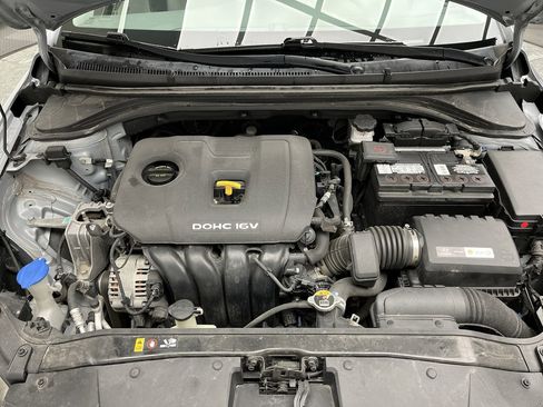 Used 2017 Hyundai Elantra SE FWD image 21