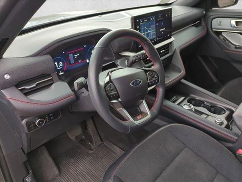 Used 2025 Ford Explorer ST image 10