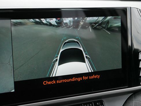 Used 2025 Toyota Camry XLE image 33