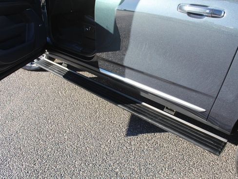 Used 2022 GMC Yukon XL Denali w/ Denali Premium Package image 17