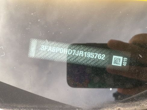 Used 2018 Ford Fusion SE w/ Fusion SE Technology Package image 4