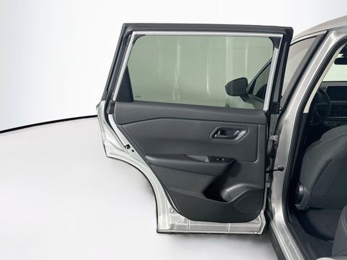 Used 2025 Nissan Rogue S FWD image 25