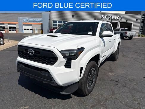 Used 2024 Toyota Tacoma TRD Sport AWD/4WD image 19