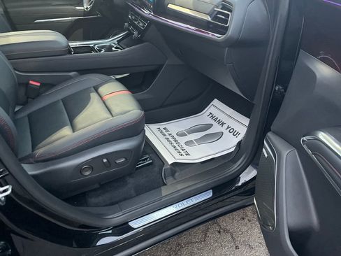 Used 2024 Chevrolet Traverse RS w/ LPO, Floor Liner Package image 31