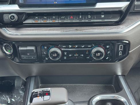 Used 2023 Chevrolet Silverado 1500 LTZ w/ LTZ Premium Package AWD/4WD image 11