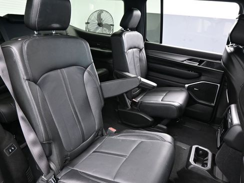 Used 2023 Jeep Wagoneer Series II image 46