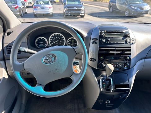 Used 2009 Toyota Sienna CE FWD image 8
