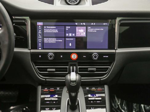 Certified 2026 Porsche Macan AWD/4WD image 16