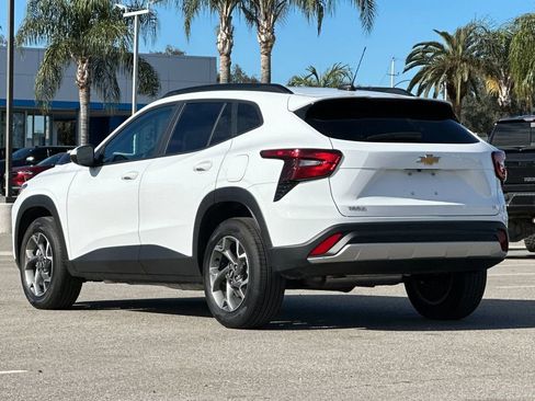 Used 2025 Chevrolet Trax LT image 3