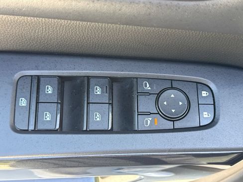 Used 2025 Nissan Pathfinder SV FWD image 14