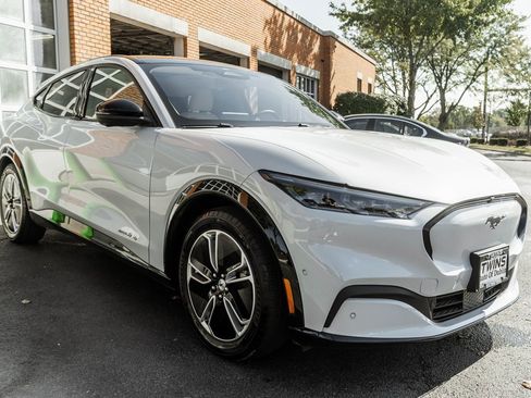 Used 2023 Ford Mustang Mach-E Premium image 6