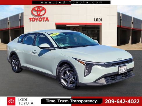 Used 2025 Kia K4 FWD image 1