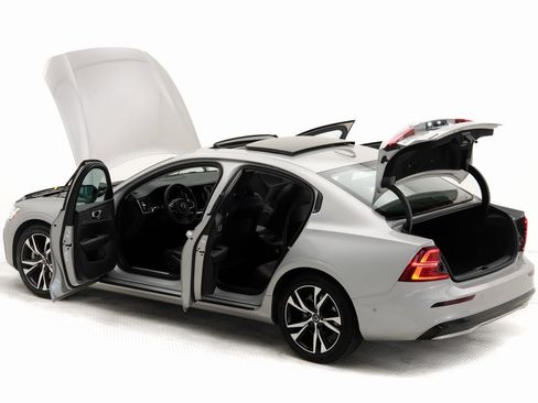 Used 2024 Volvo S60 B5 Plus image 31