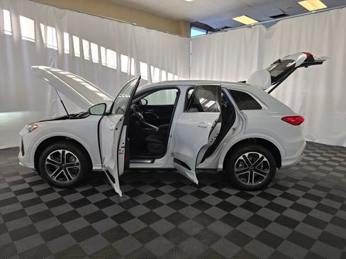 New 2025 Audi Q5 Premium image 11