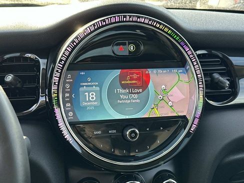 Used 2023 MINI Cooper 2-Door Hardtop image 11