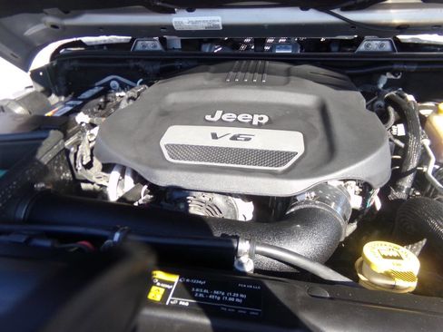 Used 2017 Jeep Wrangler Unlimited Sahara image 36