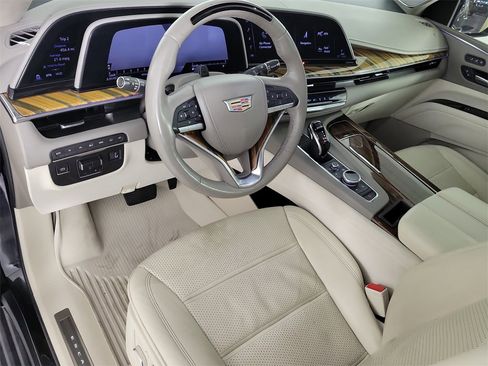Used 2021 Cadillac Escalade ESV Premium Luxury Platinum image 19
