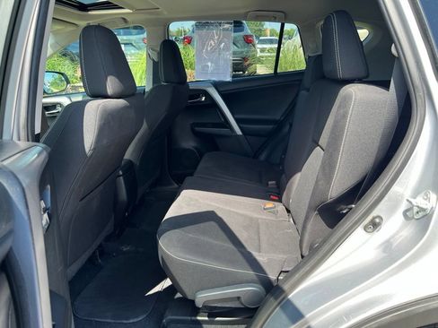 Used 2017 Toyota RAV4 XLE AWD/4WD image 9