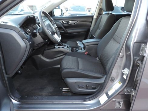 Used 2018 Nissan Rogue SV image 19