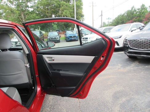 Used 2017 Toyota Corolla LE FWD image 18