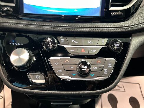 New 2026 Chrysler Pacifica Select image 17