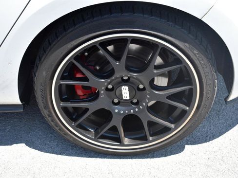 Used 2017 Volkswagen GTI SE FWD image 27
